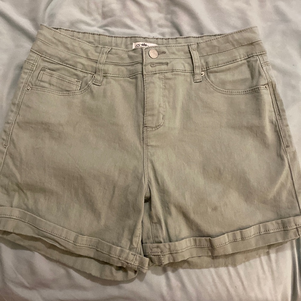 Royalty for me High Rise shorts